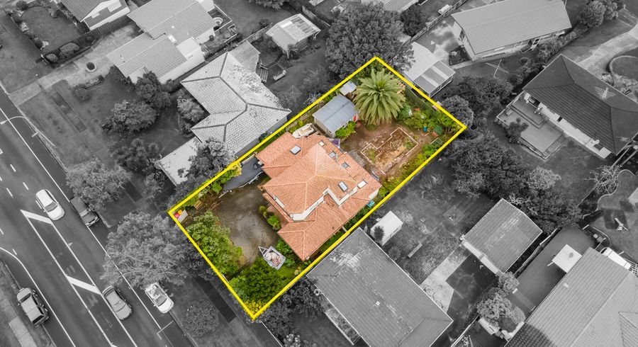  at 84 Botany Road, Botany Downs, Auckland