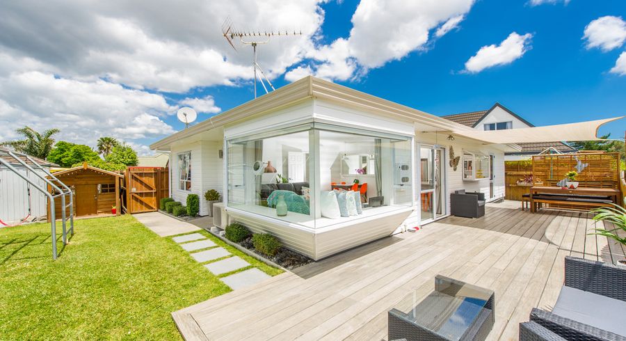  at 2/66 Frank Nobilo Drive, Golflands, Auckland