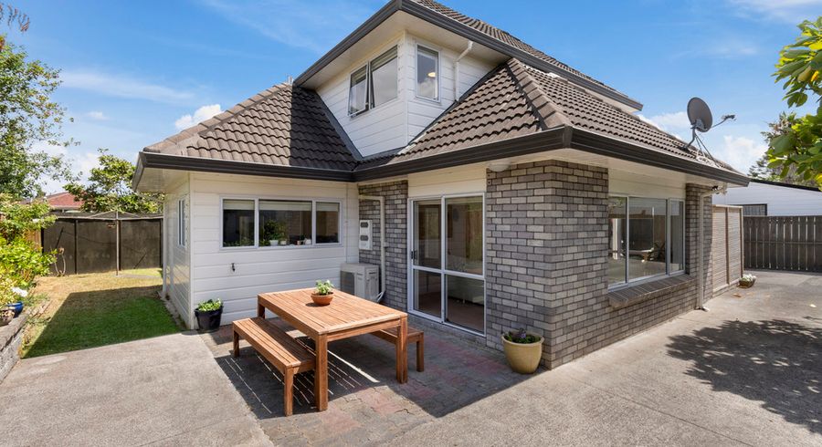  at 2/7 Camden Place, Papatoetoe, Auckland