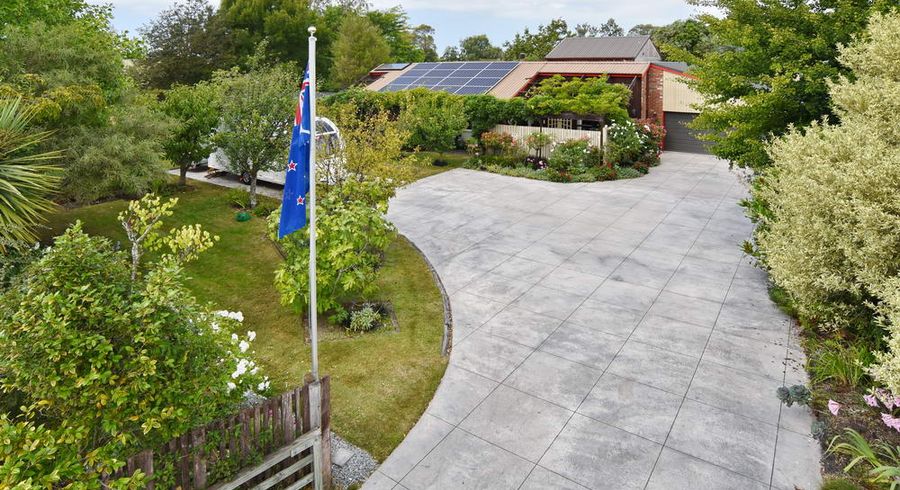  at 12 Woodglen Drive, Woodend, Woodend