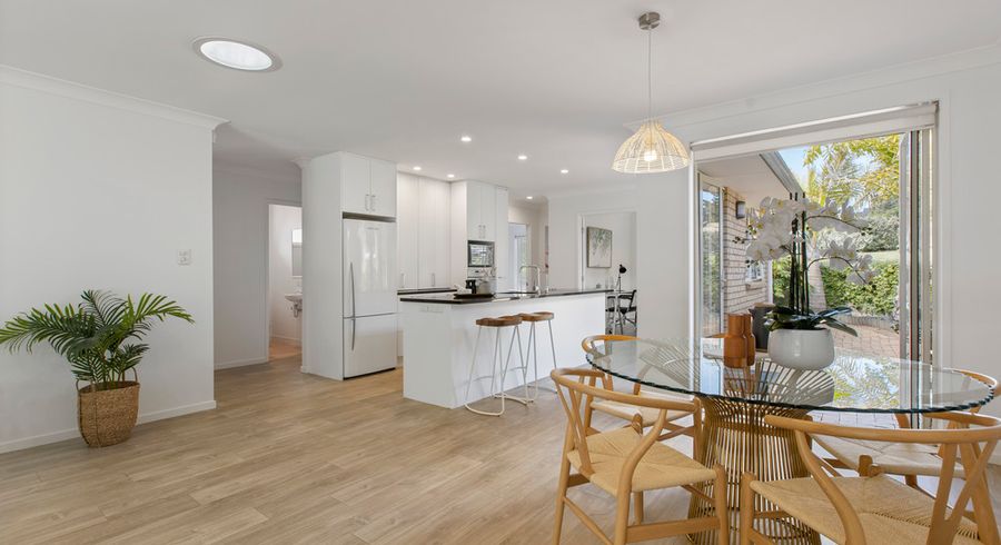  at 11 Burnside Court, Rosedale, Auckland
