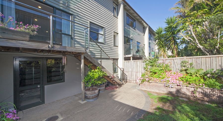 at 2/76 Galway Street, Onehunga, Auckland