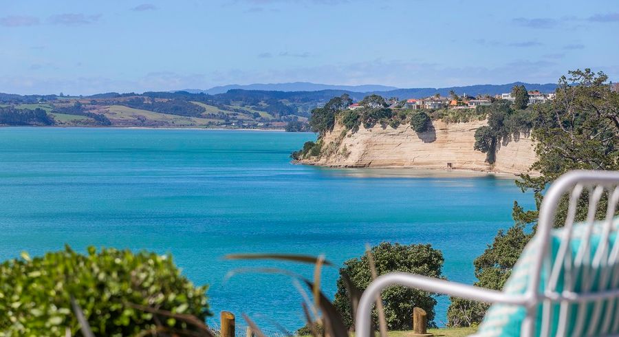  at 60 Marine Parade, Mellons Bay, Auckland