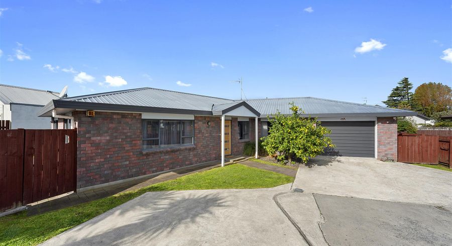  at 15A Forest Lake Road, Forest Lake, Hamilton