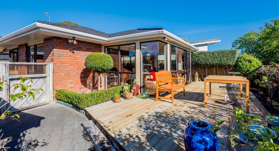  at 6 Queens Road, Waikanae Beach, Waikanae
