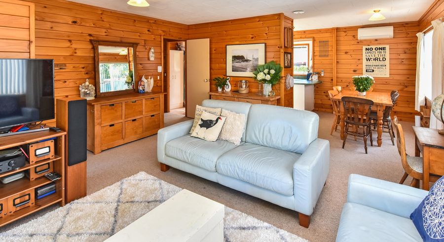  at 1/133 Carnoustie Drive, Wattle Downs, Auckland