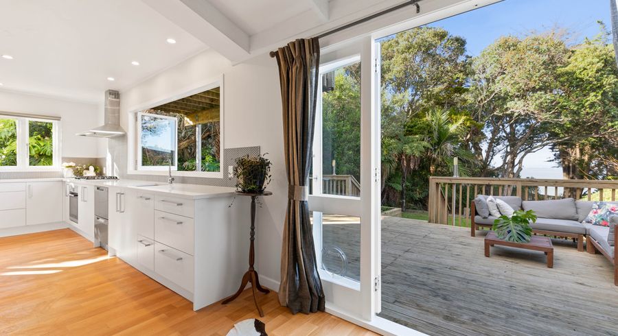  at 94 Kauri Point Road, Laingholm, Auckland