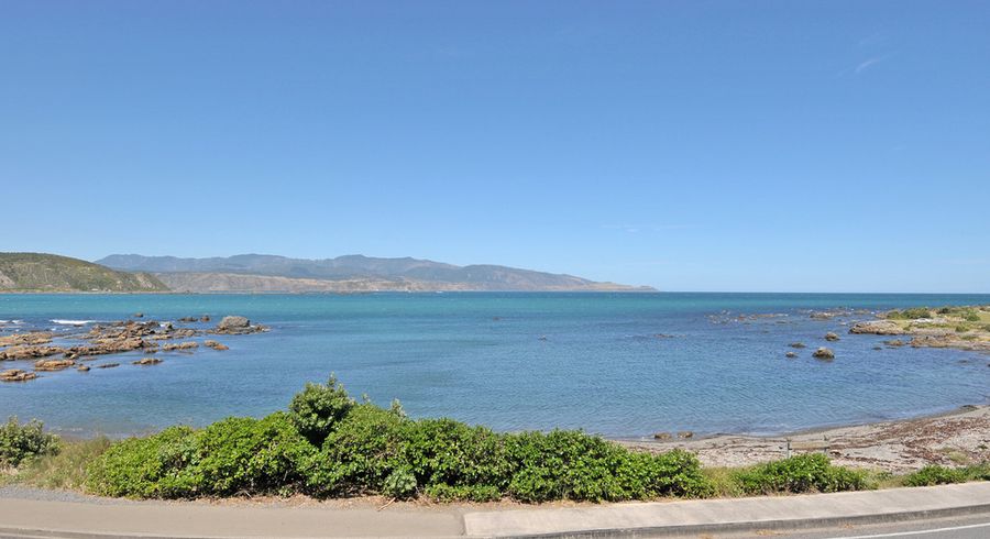  at 414 Queens Drive, Lyall Bay, Wellington