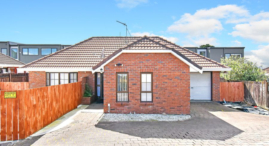 at 2/15 Alfriston Road, Manurewa East, Auckland