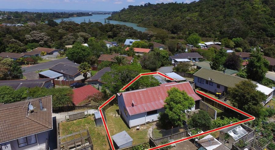  at 2/9 Thistledew Place, Bayview, Auckland