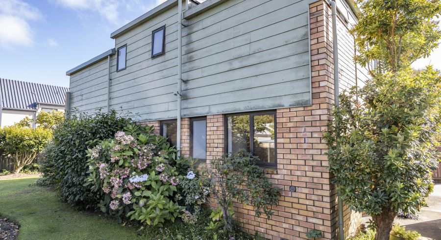  at 2/4 Gatonby Place, Avonhead, Christchurch City, Canterbury