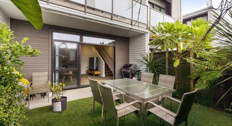  at 5/50 Ocean View Road, Northcote, Auckland