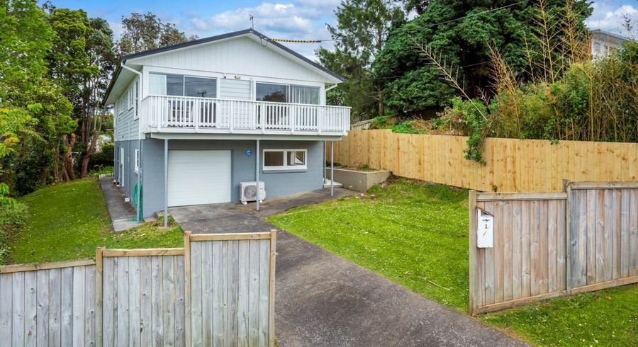  at 1 Phillipa Place, Browns Bay, North Shore City, Auckland