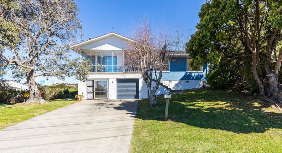  at 37 Chivalry Road, Glenfield, Auckland