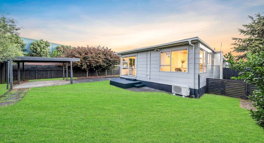  at 2/27 Waimana Road, Conifer Grove, Papakura, Auckland