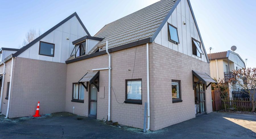  at 1/35 Brockworth Place, Riccarton, Christchurch