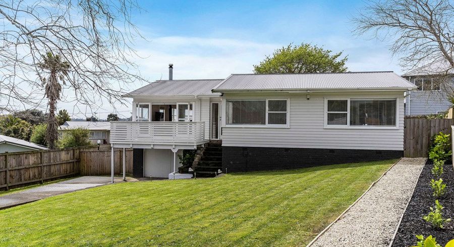  at 3 Mayall Avenue, Beach Haven, Auckland