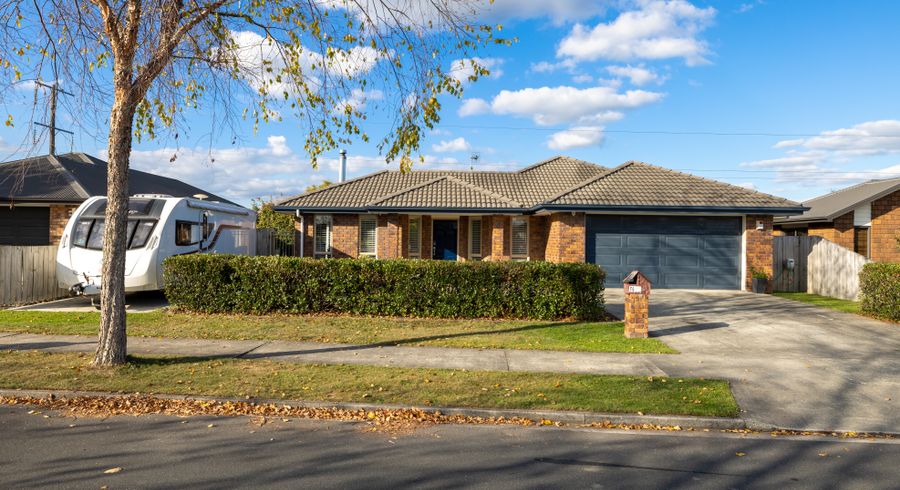  at 51 Wiltshire Drive, Huntington, Hamilton