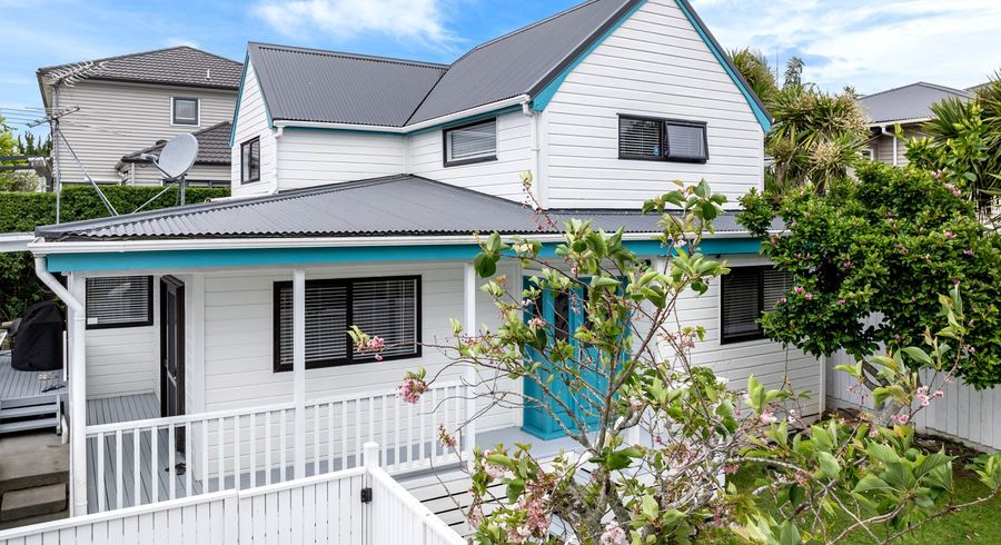  at 4 Mons Avenue, Mount Roskill, Auckland