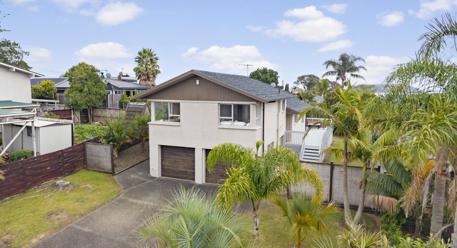  at 4 Haseler Crescent, Mellons Bay, Manukau City, Auckland