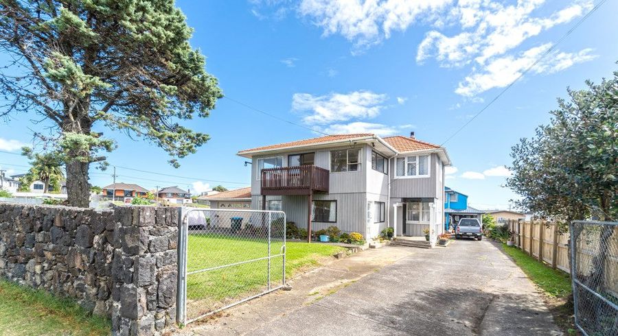  at 4 Playfair Road, Mount Roskill, Auckland
