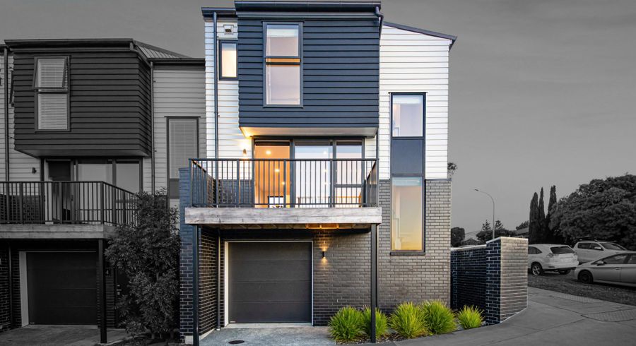  at 2 Panoni Lane, Howick, Auckland
