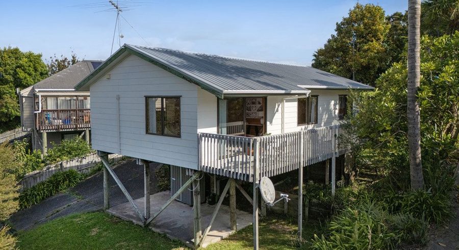  at 16 Noeleen Street, Glenfield, North Shore City, Auckland