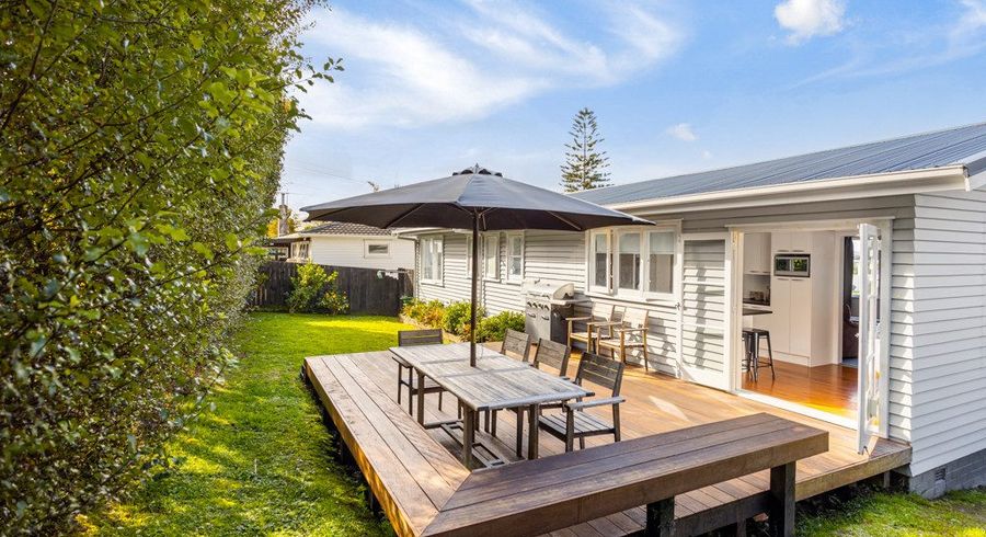  at 1/6 Braebank Lane, Te Atatu South, Auckland