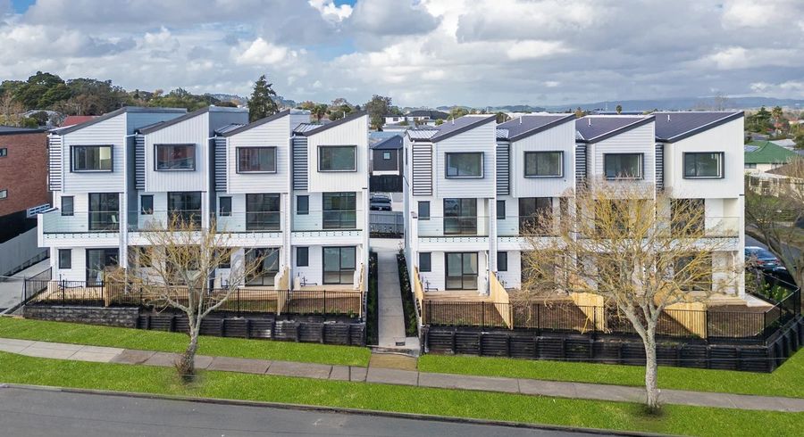  at 2 Hyde Street, Manurewa East, Manukau City, Auckland