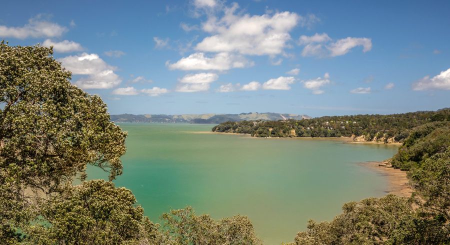  at 38 Cliff View Drive, Green Bay, Waitakere City, Auckland