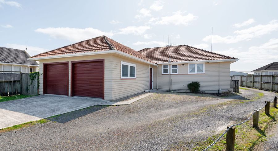 at 11 Hockin Place, Fairfield, Hamilton
