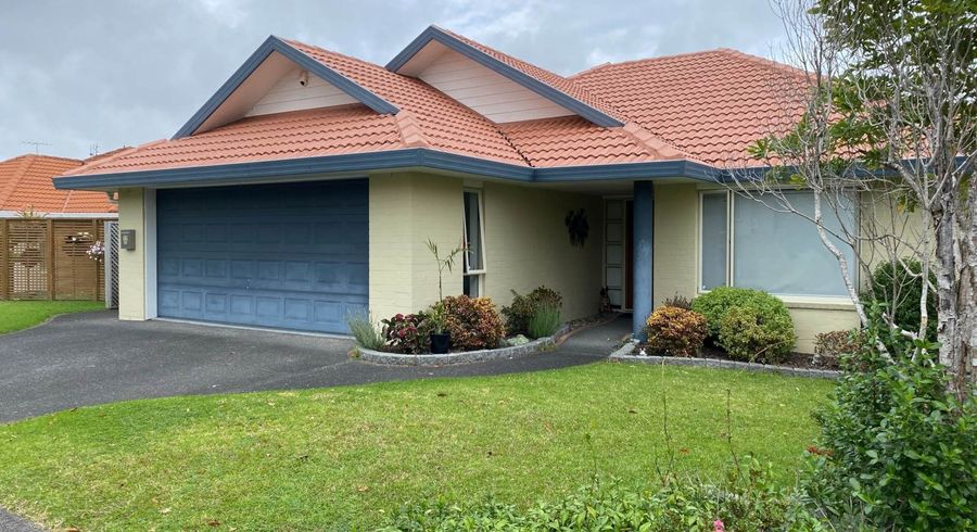  at 22 Gillett Place, Botany Downs, Auckland