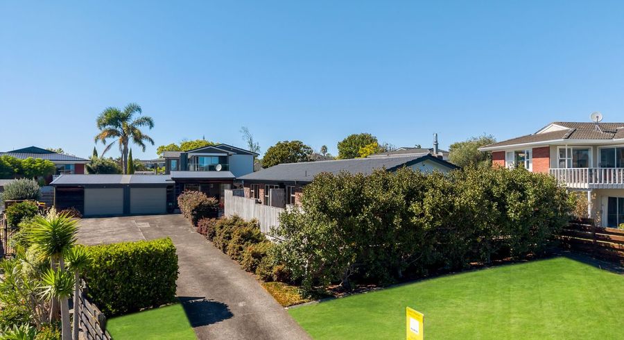  at 6 Fielding Crescent, Farm Cove, Manukau City, Auckland
