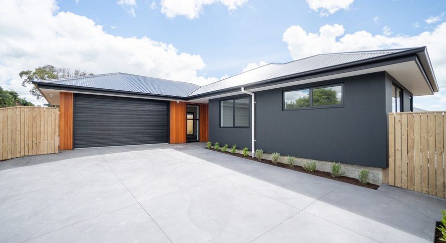  at 8 Roberts Line, Kelvin Grove, Palmerston North, Manawatu / Whanganui