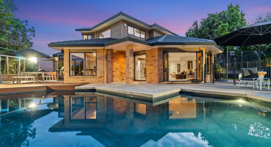  at 127 Onetaunga Road, Chatswood, Auckland