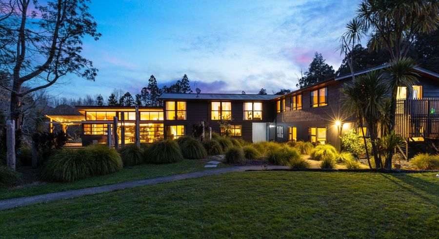  at 581 West Coast Road, Oratia, Waitakere City, Auckland