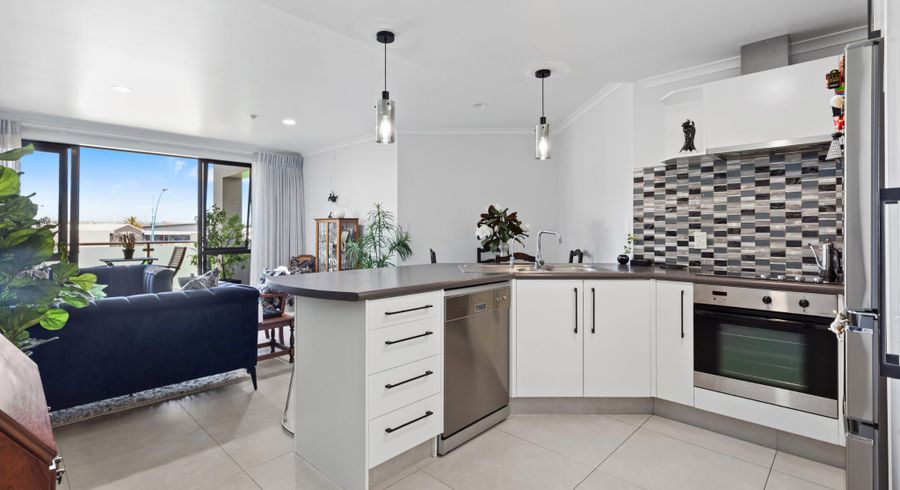  at 17/281 Maunganui Road (The Paramount), Mount Maunganui, Tauranga, Bay Of Plenty