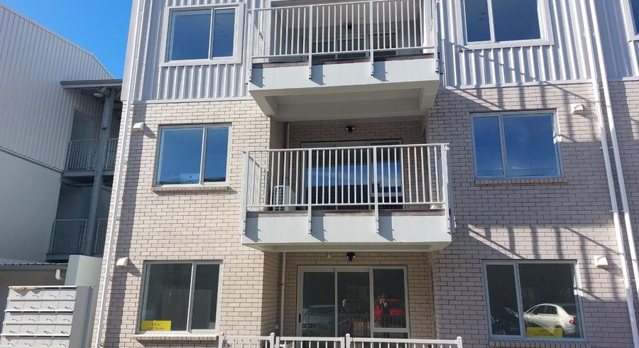  at 208 Eileen Newey Place, Henderson, Waitakere City, Auckland