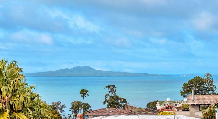  at 2/19 Toroa Street, Torbay, Auckland