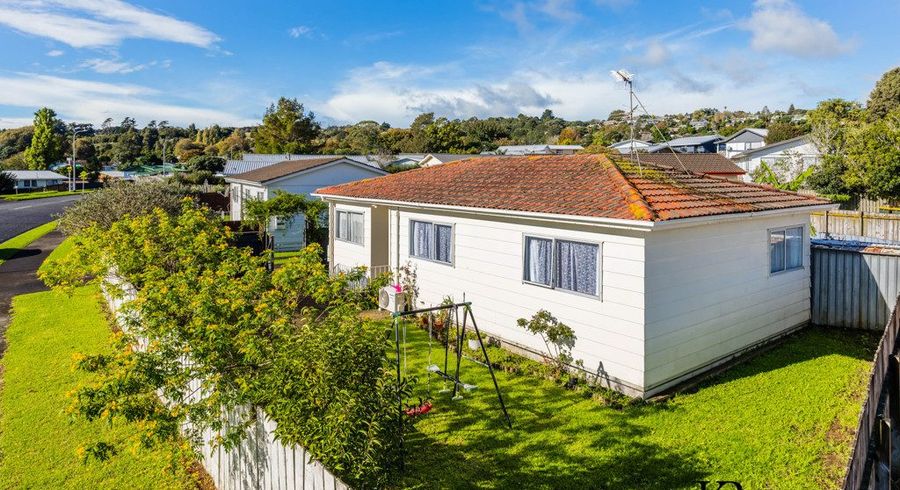  at 2/62 Redcrest Avenue, Red Hill, Papakura, Auckland