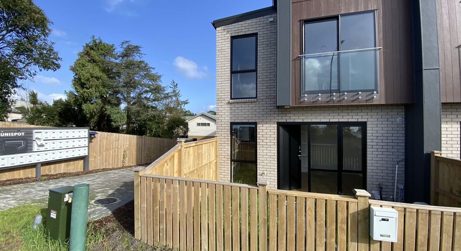  at 2/9 Schnapper Rock Road, Greenhithe, North Shore City, Auckland