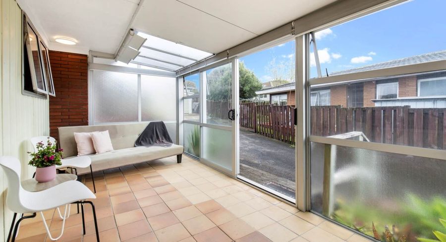  at 1/17 Liam Place, Half Moon Bay, Auckland