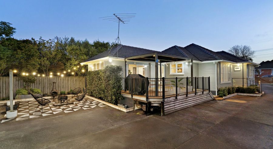  at 4 Hayman Place, Beach Haven, North Shore City, Auckland