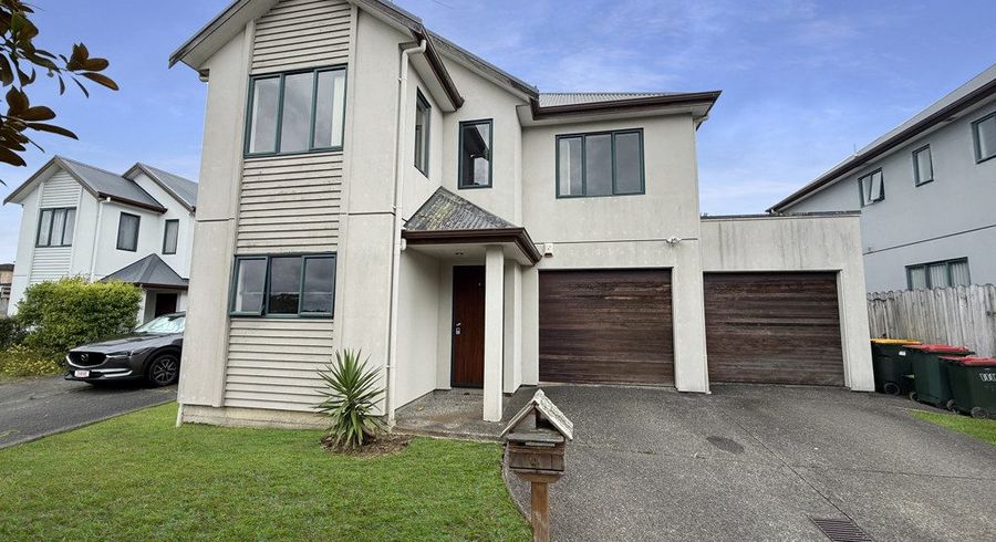  at 4 Vicente Place, Oteha, North Shore City, Auckland