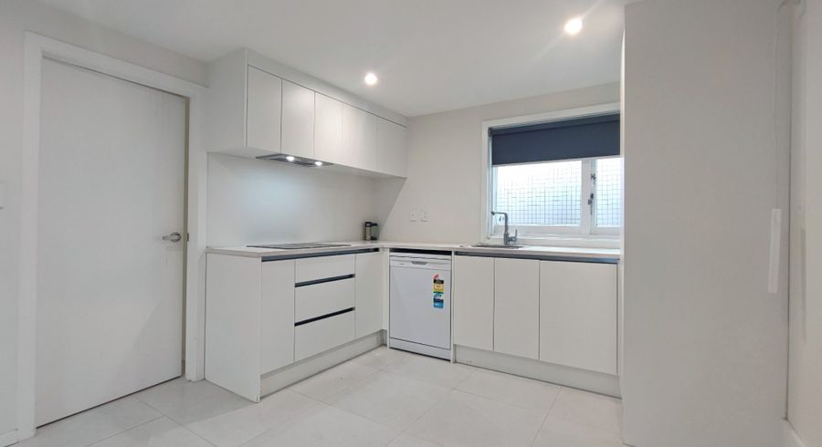  at 120 Golf Road, New Lynn, Auckland