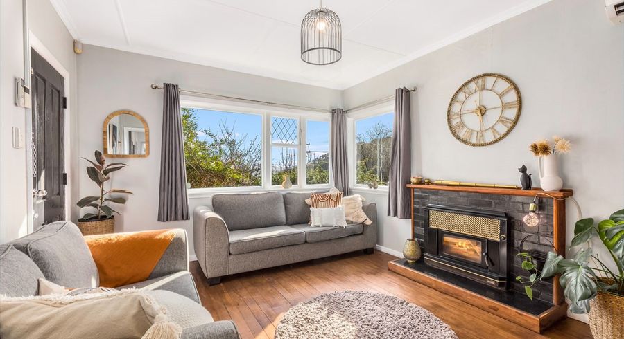  at 38 Raroa Terrace, Tawa, Wellington