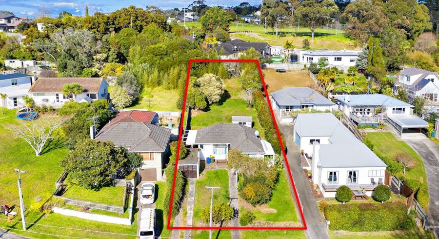  at 10 Alexander Avenue, Torbay, Auckland