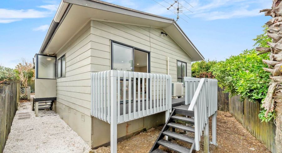 at 3/219 Don Buck Road, Massey, Waitakere City, Auckland