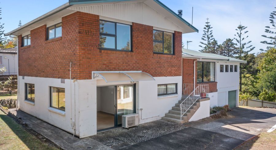  at 104 Sycamore Drive, Sunnynook, Auckland