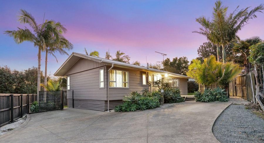  at 32B Lyttelton Avenue, Forrest Hill, Auckland